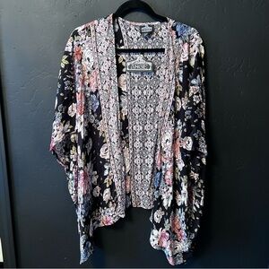 Boot  Barn Angie kimono Size:M Color:Black/ blush floral print NWT